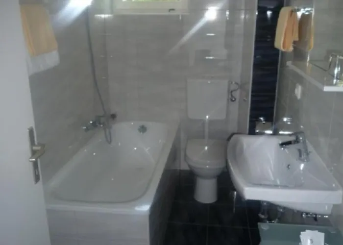 Residenz Benni 5 Mit Beheiztem Grossem Pool דירה