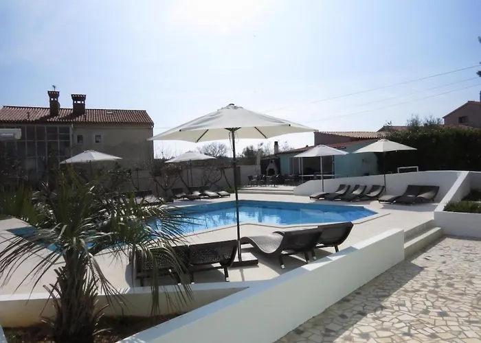 Residenz Benni 5 Mit Beheiztem Grossem Pool דירה *