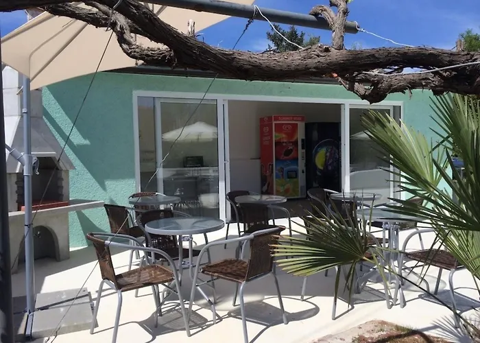 Residenz Benni 5 Mit Beheiztem Grossem Pool מדולין