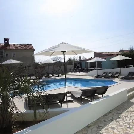 Residenz Benni 5 Mit Beheiztem Grossem Pool Διαμέρισμα *